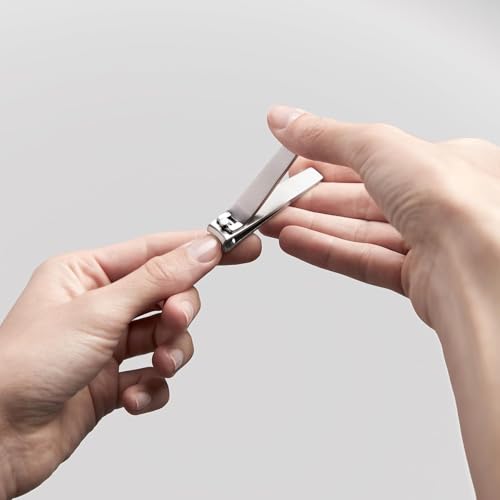 Zwilling Beauty Classic Inox Nail Clipper 6cm. Precision Cutting. High Grade Stainless Steel. Rust Resistant. Polished Surface. Ergonomc tool design.