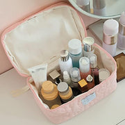 Juoxeepy Cotton Makeup Bag Large Travel Cosmetic Bag Quilted Cosmetic Pouch Coquette Aesthetic Floral Toiletry Bag, A-White, 10x5.9x5.3in
