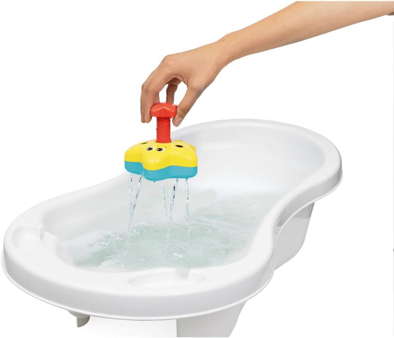 Chicco Spinning Starfish Floating Bath Toy for Kids Bath Spinner Floats in Water Entertaining Baby During Bathing, Lightweight and Easy to Grip 6-36 Months