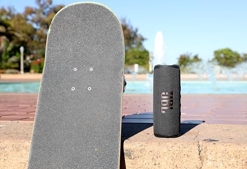 JBL Flip 6 - Portable Bluetooth Speaker, powerful sound and deep bass, IPX7 waterproof, 12 hours of playtime, JBL PartyBoost for multiple speaker pairing for home, outdoor and travel (Green)