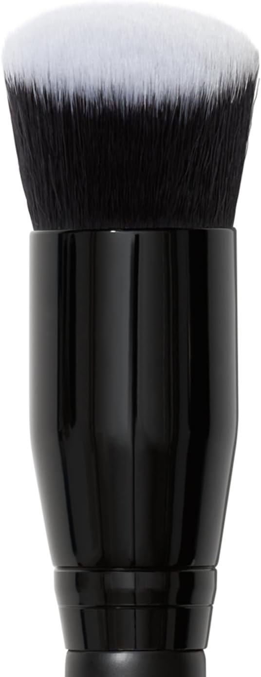 Camo Liquid Blush Brush, Angled Blush Brush Ideal For Applying & Blending Colours On Cheeks, Soft, Dense Bristles, Vegan & Cruelty-free