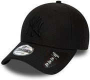 Milwaukee Bucks Black Base 9Forty Snapback Cap - Black