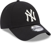 New York Yankees MLB Metallic Logo Black 9Forty Adjustable Women's Cap - BLACK