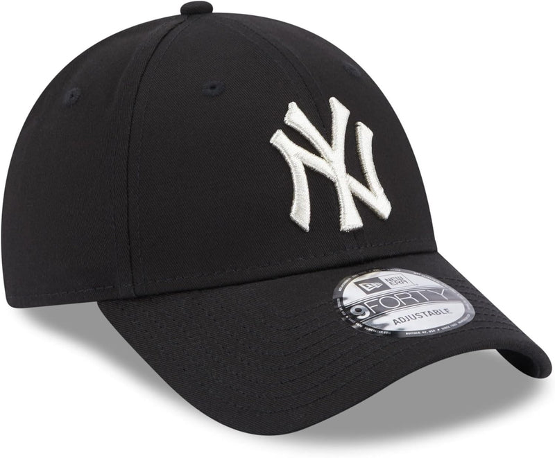 New York Yankees MLB Metallic Logo Black 9Forty Adjustable Women's Cap - BLACK