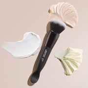 e.l.f. Putty Primer Brush and Applicator, Dual-Ended Makeup Tool & Face Brush, Scoop & Blend for Flawless Sanitary Application - Black 1 Count (Pack of 1)