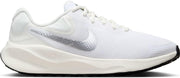 NIKE Women's Revolutin 7 Sneaker