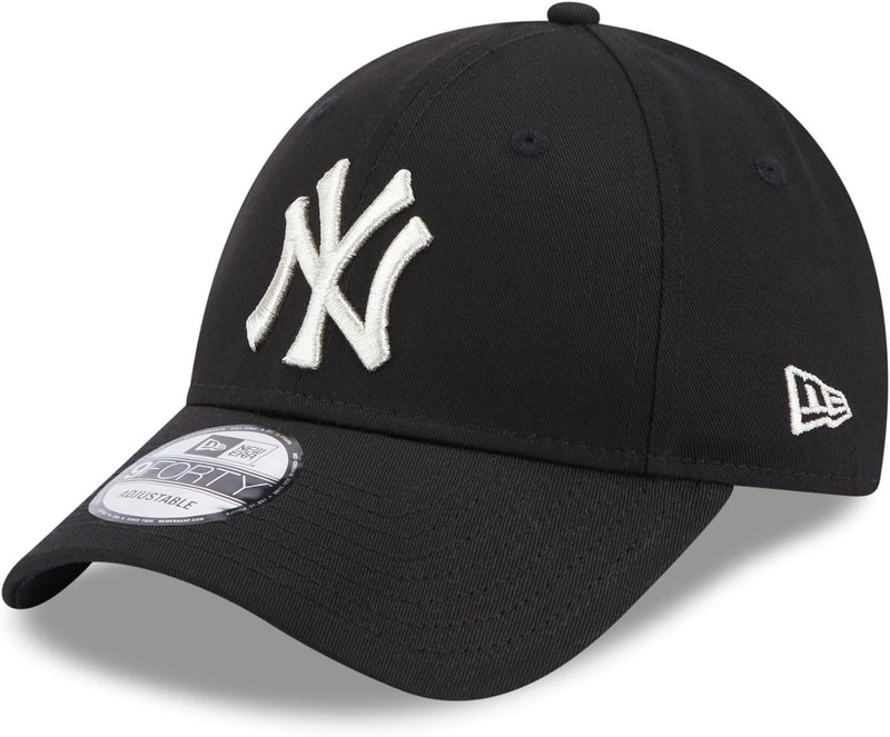New York Yankees MLB Metallic Logo Black 9Forty Adjustable Women's Cap - BLACK