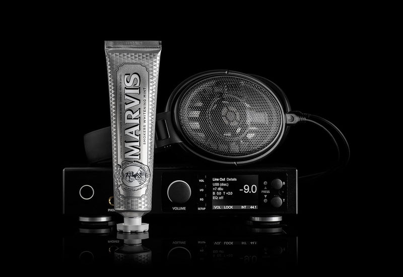 Marvis Smokers Whitening Toothpaste, Mint, 85ml, Promotes the Natural Whitening of the Teeth, Plaque Removal Toothpaste, Long-Lasting Freshness