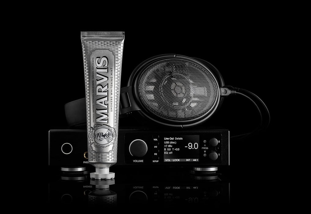 Marvis Smokers Whitening Toothpaste, Mint, 85ml, Promotes the Natural Whitening of the Teeth, Plaque Removal Toothpaste, Long-Lasting Freshness