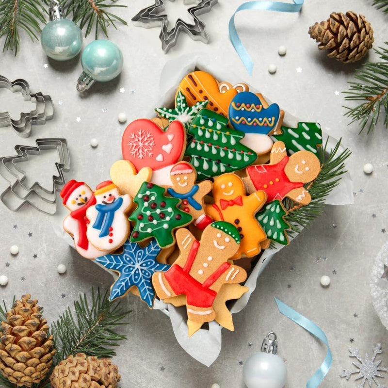 18 Pcs Christmas Cookie Cutter Set, Stainless Steel, Winter Baking Cutters, Christmas Tree, Snowflake, Snowman, Gingerbread Man, Gingerbread Girl, Mitten, Holiday Cookie Shapes for Kids Family Gifts
