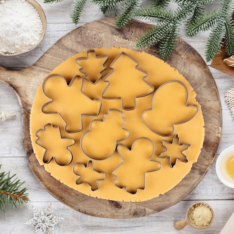 18 Pcs Christmas Cookie Cutter Set, Stainless Steel, Winter Baking Cutters, Christmas Tree, Snowflake, Snowman, Gingerbread Man, Gingerbread Girl, Mitten, Holiday Cookie Shapes for Kids Family Gifts
