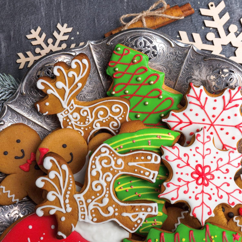 Christmas Cookie Cutters Set, 5pcs Metal Holiday Cookie Cutters for Baking - Christmas Tree, Gingerbread Man, Elk, Santa Claus and Snowman Shapes