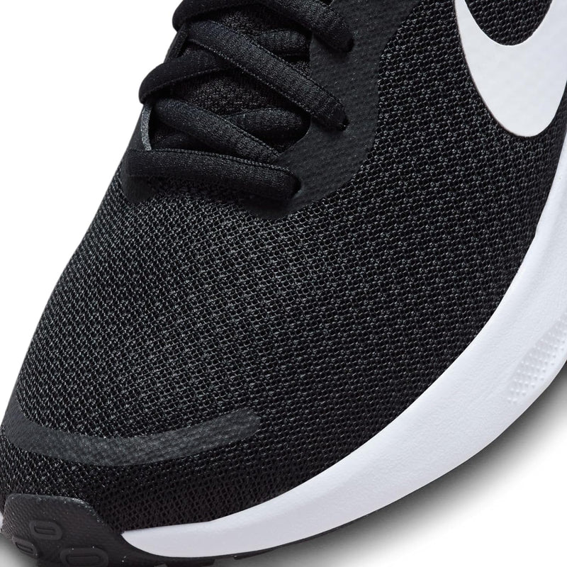 NIKE Women's Revolutin 7 Sneaker