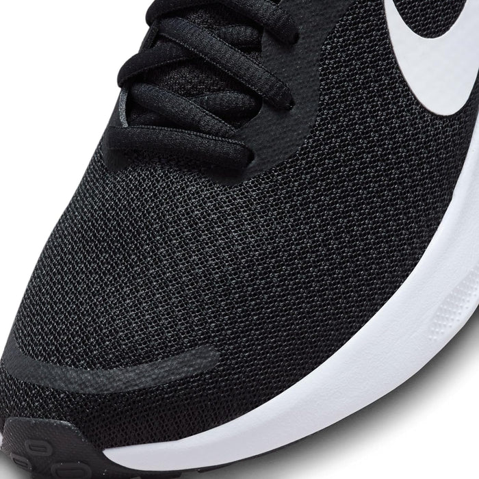 NIKE Women's Revolutin 7 Sneaker